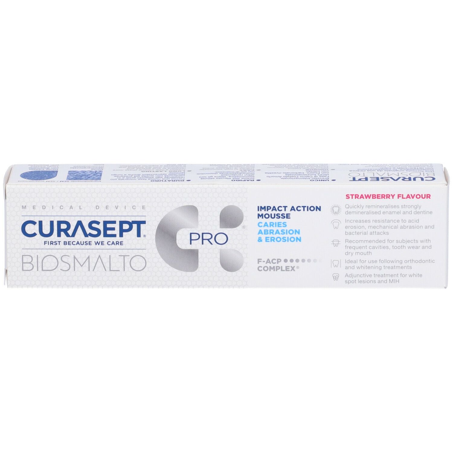 Scatola bianca CURASEPT BIOSMALTO Mousse. Scritta: C+ Pro, Impact Action Mousse, Carie, Abrasione & Erosione, Gusto Fragola.