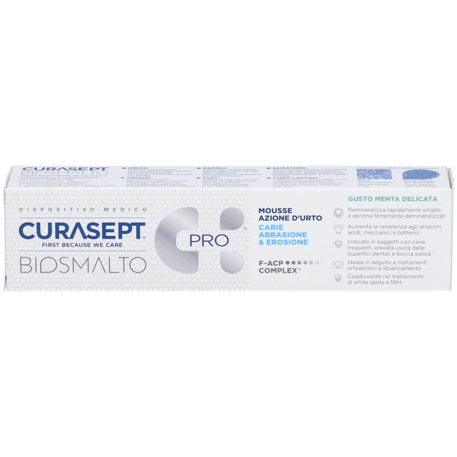 Scatola bianca con nome e logo del prodotto. Testo: Mousse, Carie, Abrasione & Erosione. Gusto menta. Dispositivo medico.
