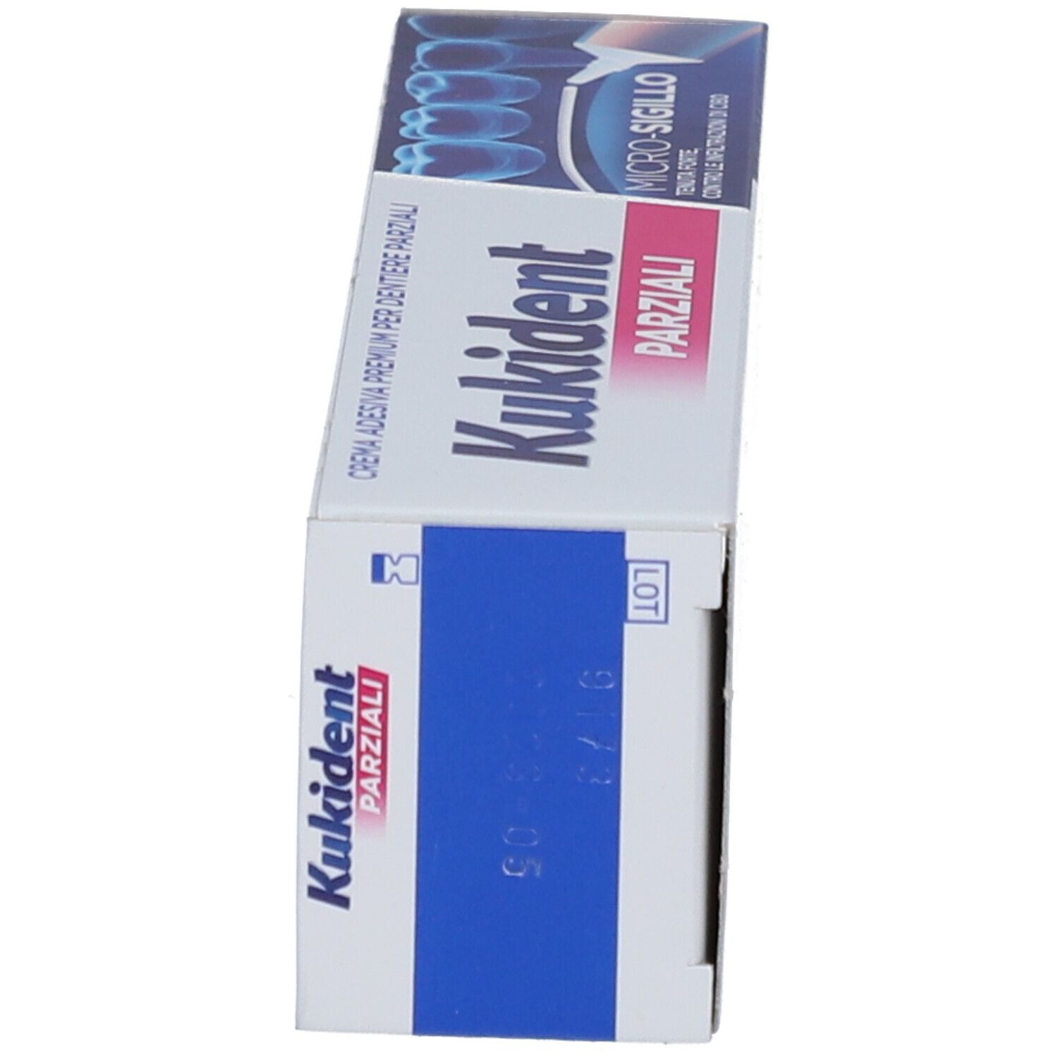 Scatola di crema adesiva per dentiere parziali. Marchio e testo in italiano. Blu e bianco.