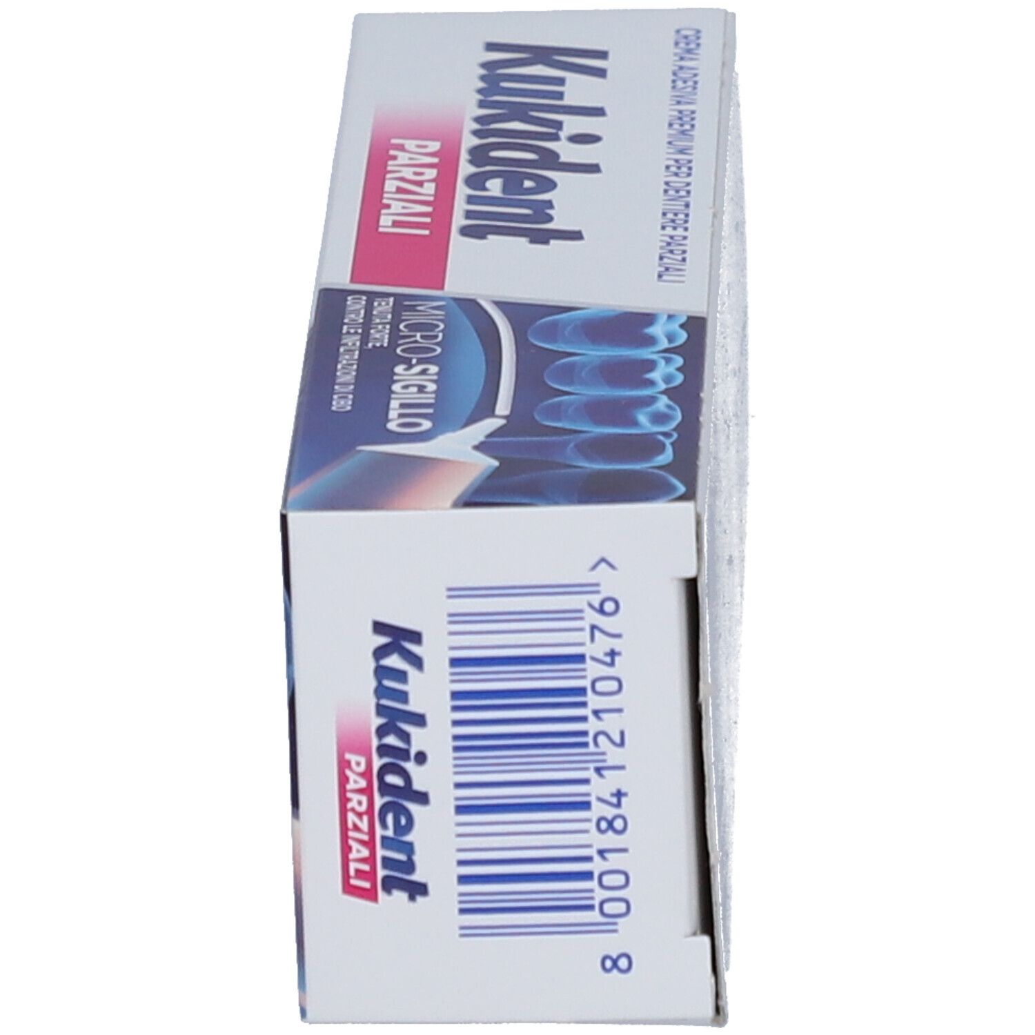 Scatola di crema adesiva per dentiere parziali. Marchio e testo in italiano. Blu e bianco.