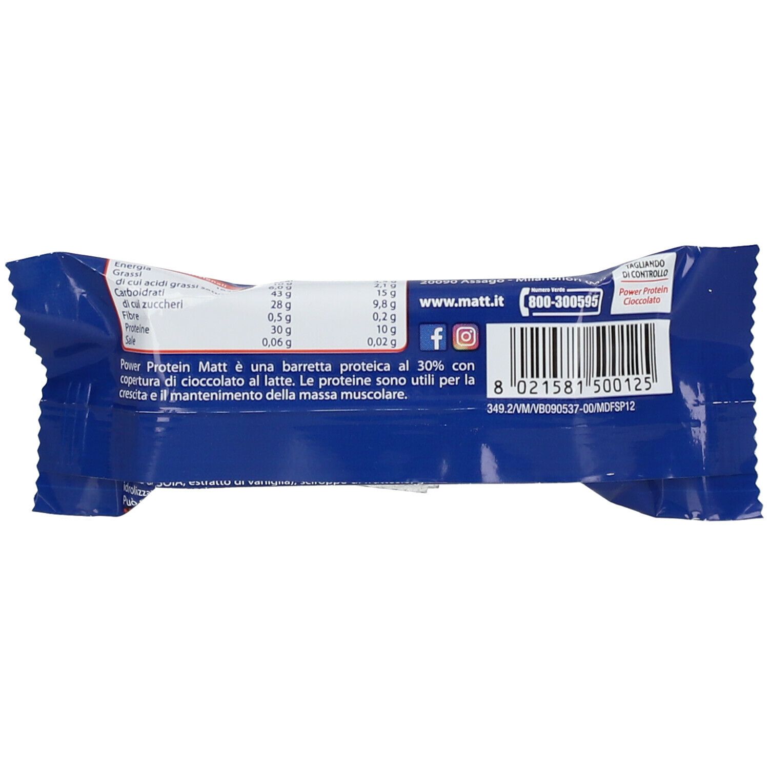 Retro della confezione della barretta Matt Power Protein Cioccolato. Confezione blu con testo e informazioni nutrizionali.