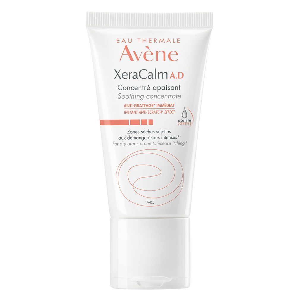 Tubo bianco con testo rosso e blu. Prodotto: Avène XeraCalm A.D. Concentrato lenitivo. Marchio sterile.