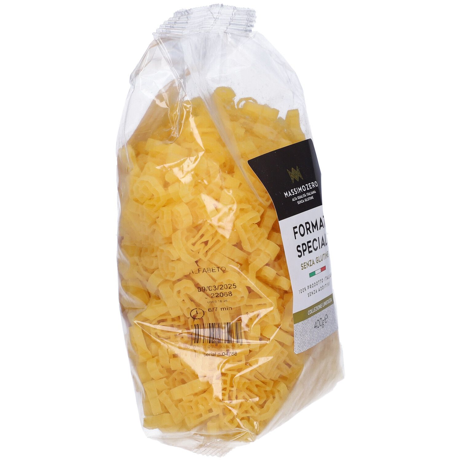 Confezione trasparente di pasta a forma di lettere. Etichetta con informazioni sul prodotto. Senza glutine. 400g.