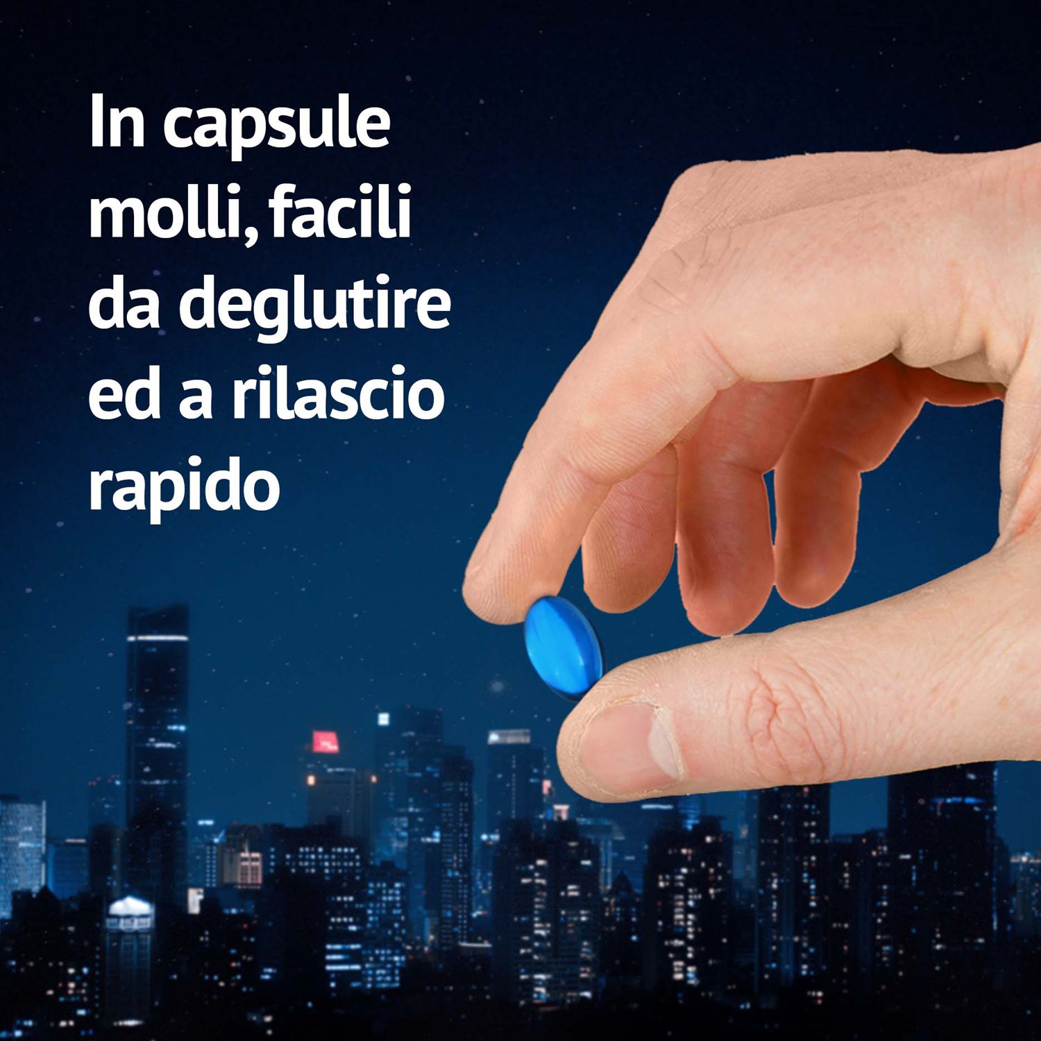 Mano che tiene una capsula blu. Prodotto: Valdispert. Sfondo: città di notte.