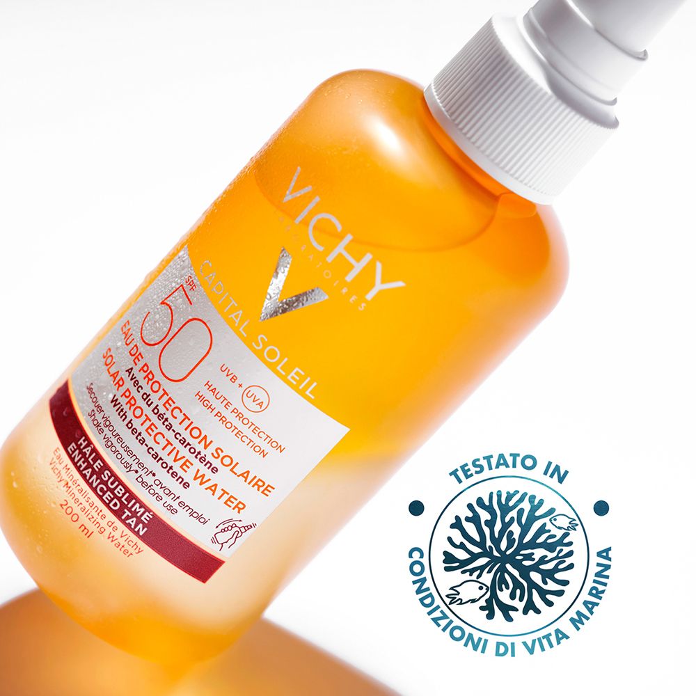 Vichy Capital Soleil Sonnenspray braun LSF 50. Flasche mit Sprühkopf. Text: Testato in condizioni di vita marina.