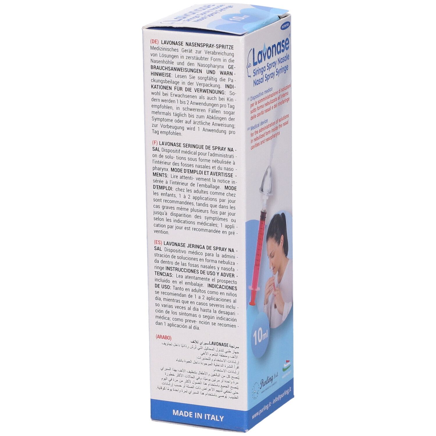 Confezione per siringa spray nasale. Liquido rosso nella siringa, 10 ml. Donna usa il prodotto. Marchio: Lavonase.