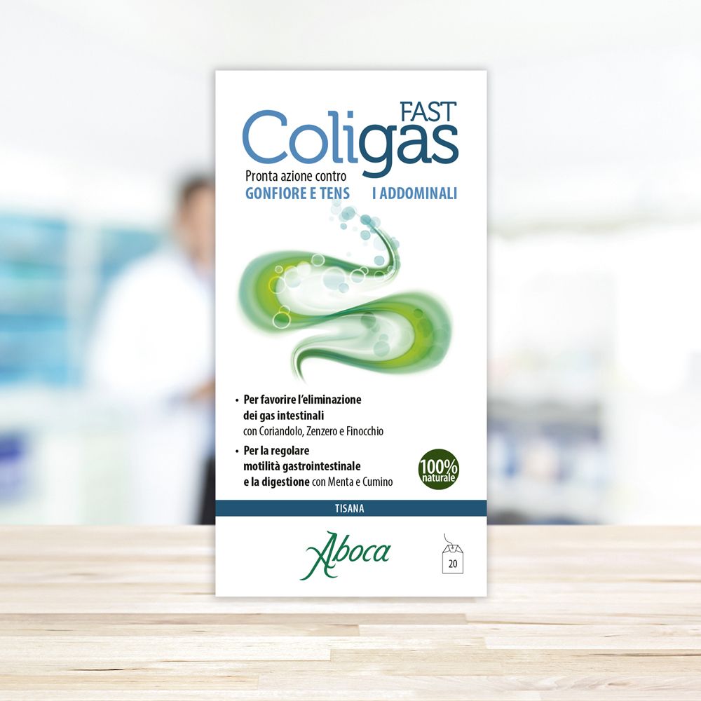Aboca Coligas Fast Tisana-Packung. Produktname und grüne Illustrationen. 20 Beutel. 100% natürliche Inhaltsstoffe. Hintergrund: verschwommen.