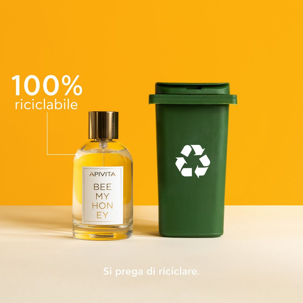 APIVITA Bee My Honey Eau de Toilette accanto a un bidone verde. Testo: 100% riciclabile. Invito a riciclare.