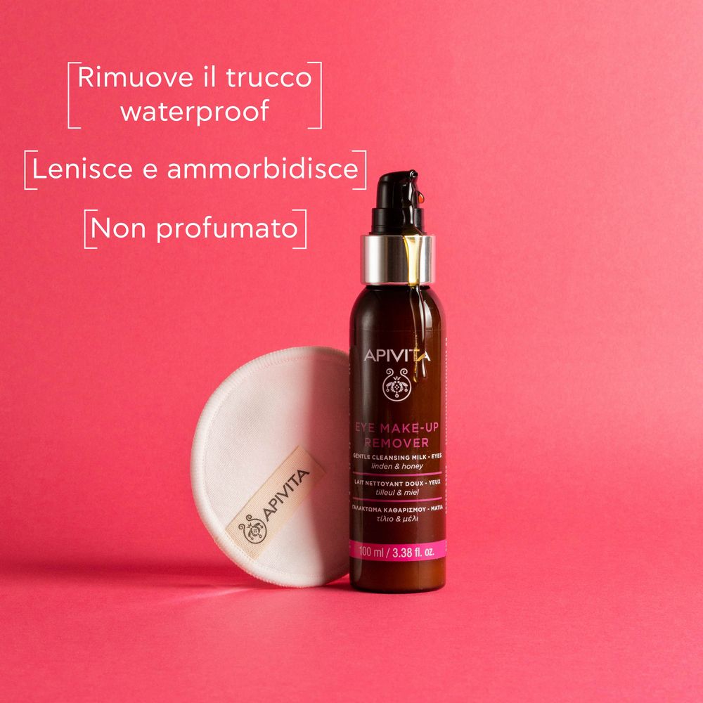 APIVITA Eye Make-up Remover e dischetto di cotone. Testo: Rimuove il trucco waterproof. Lenisce. Non profumato.