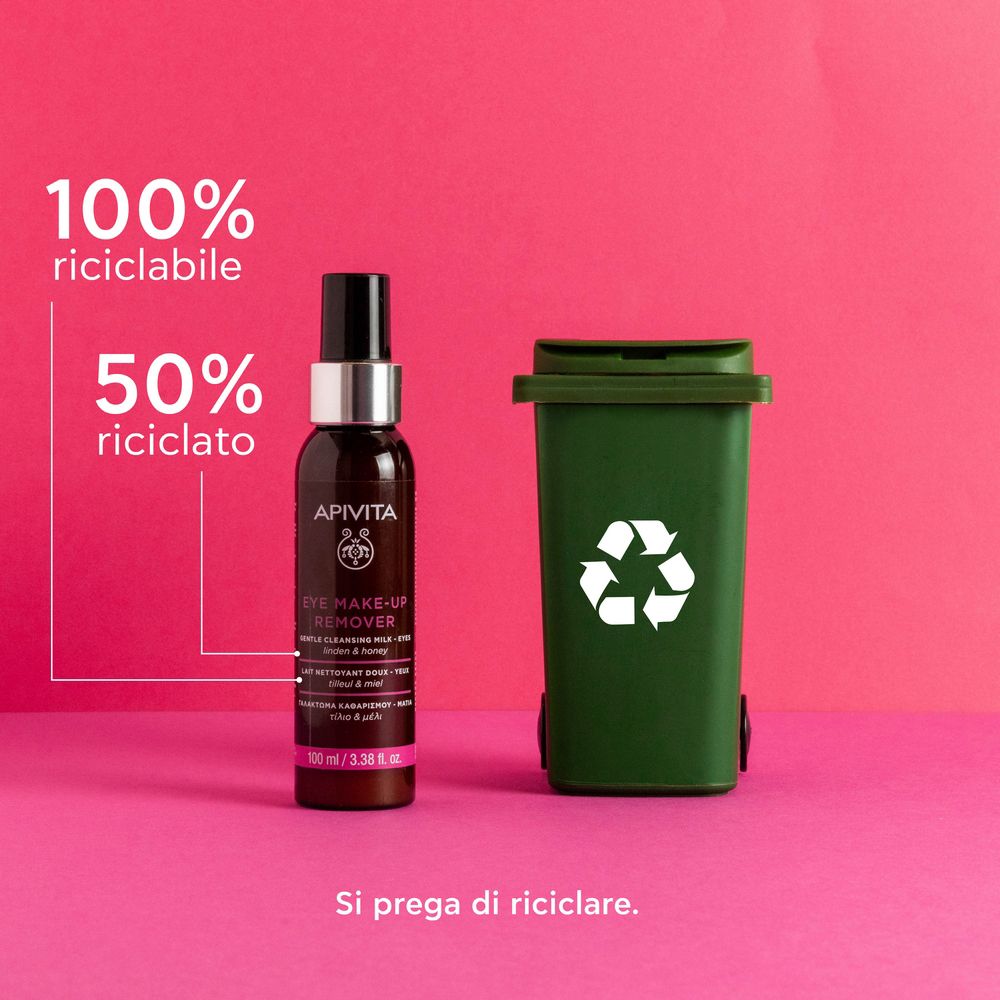 APIVITA Eye Make-up Remover e bidone verde. Testo: 100% riciclabile, 50% riciclato. Sfondo rosa.