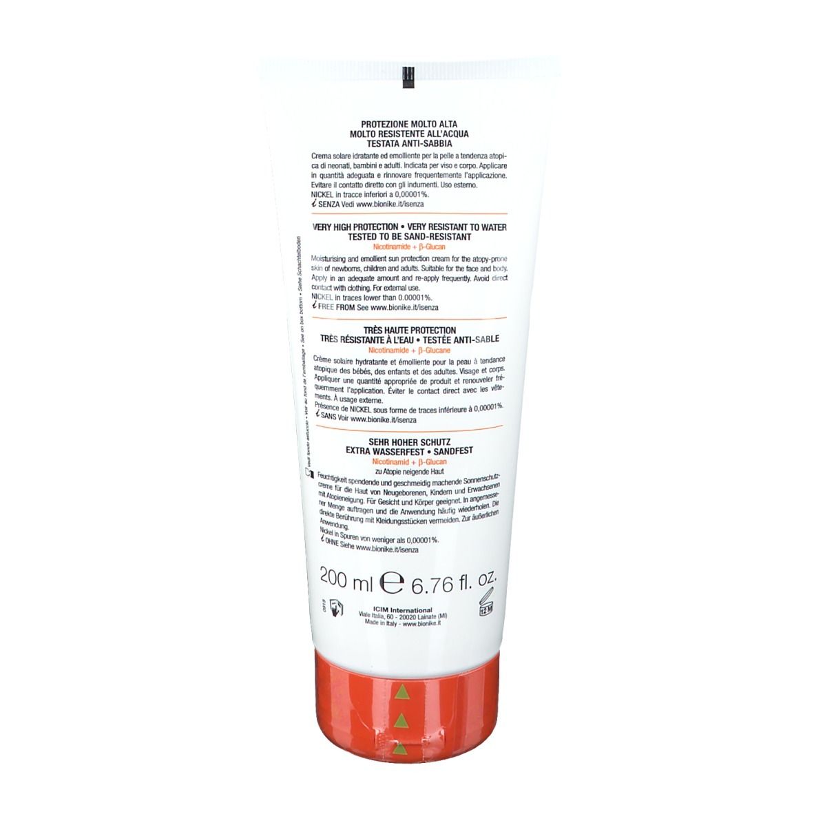 Retro del tubo. Testo multilingue. Scritta: Triderm A.D. Crema solare. 200 ml.