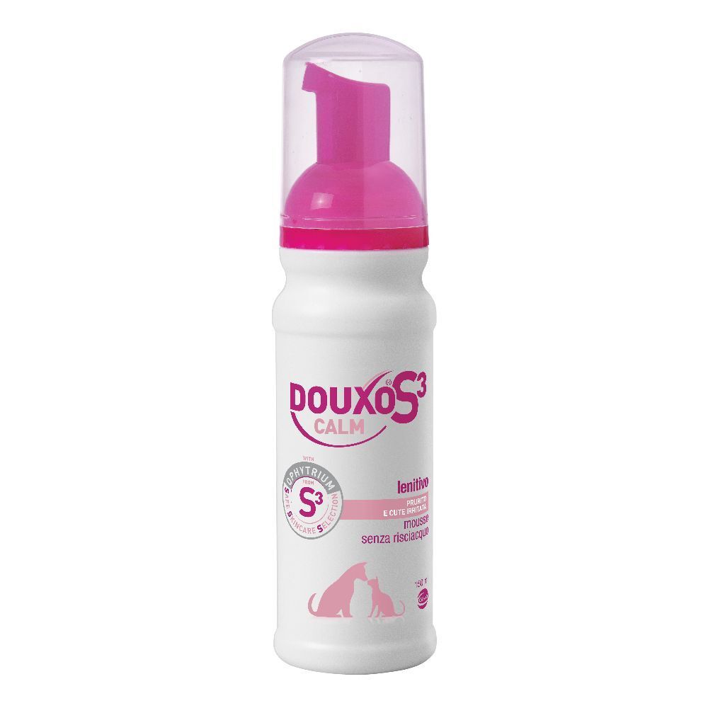 Flacone bianco con erogatore rosa. Scritta DOUXO S3 CALM. Illustrazione gatto e cane.