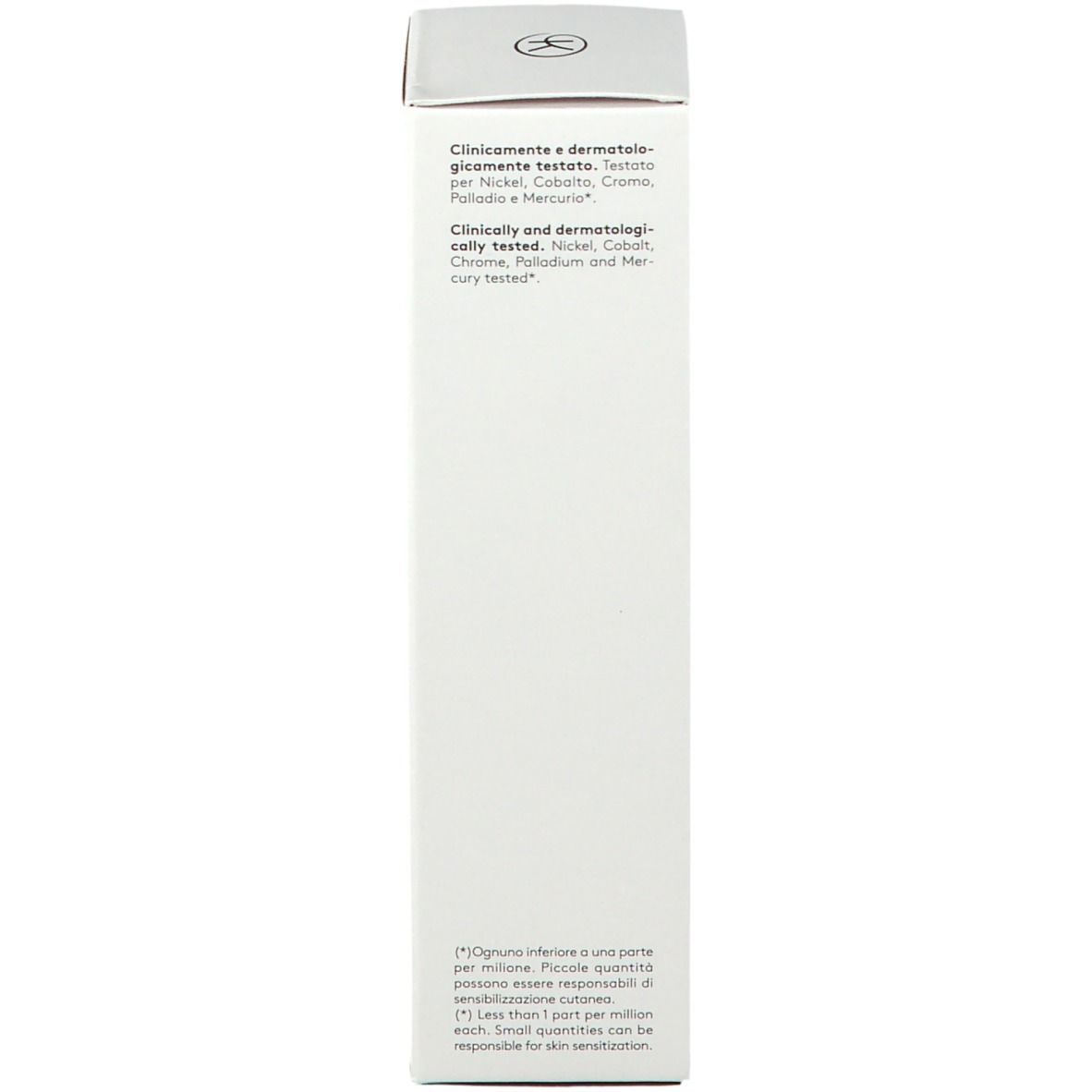 Rückseite der weißen Schachtel. Text: „Clinicamente e dermatologicamente testato“. Text in Englisch.