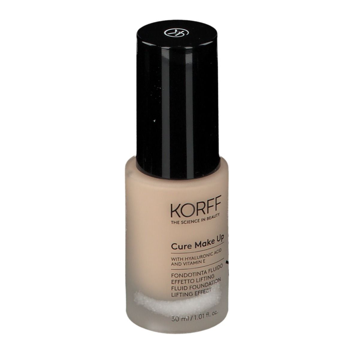 Flacon de fond de teint KORFF Cure Make Up avec bouchon noir. Inscription: Glow, Cure Make Up, 30 ml.