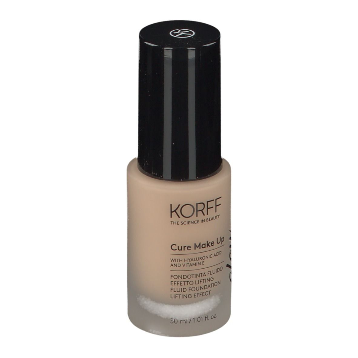 Fond de teint KORFF Cure Make Up, flacon avec bouchon noir. Inscription: Glow, Cure Make Up, 50 ml.