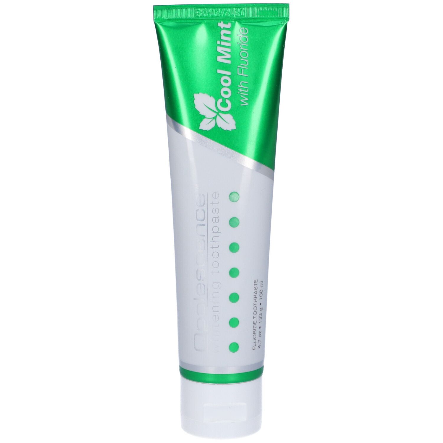 Tubo di dentifricio verde e bianco. Scritta: Cool Mint con fluoruro. Opalescence whitening toothpaste.