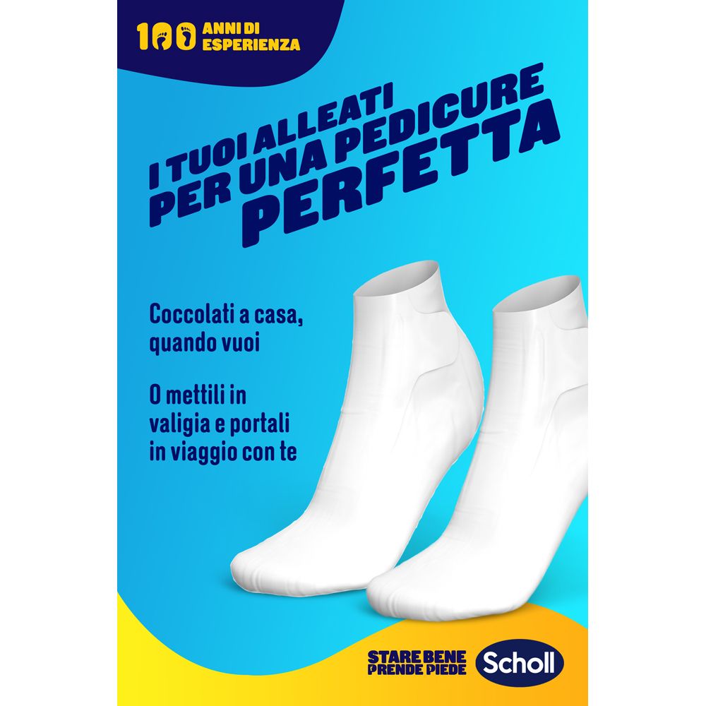 Immagine pubblicitaria con calzini bianchi. Testo: « I tuoi alleati per una pedicure perfetta » e « Stare bene prende piede Scholl ».