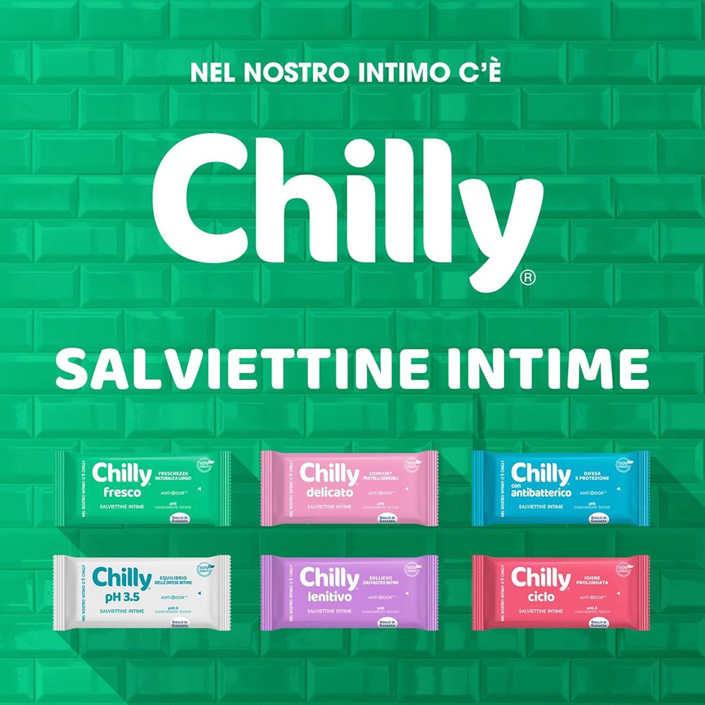 Chilly® Intimreinigungstücher auf grünem Hintergrund. Mehrere Packungen in verschiedenen Farben. Produktname und Logo deutlich sichtbar.