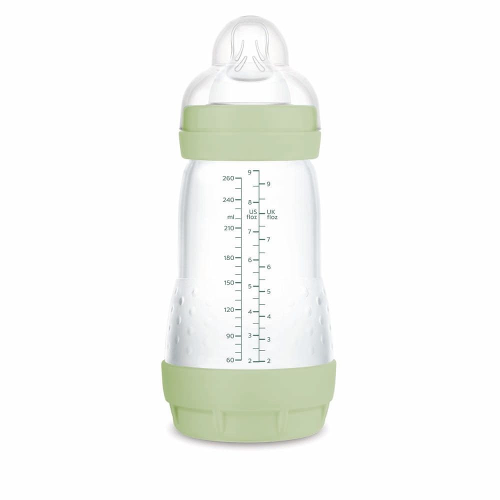 Eine grüne Babyflasche mit klarem Sauger und Skala in ml und Unzen.