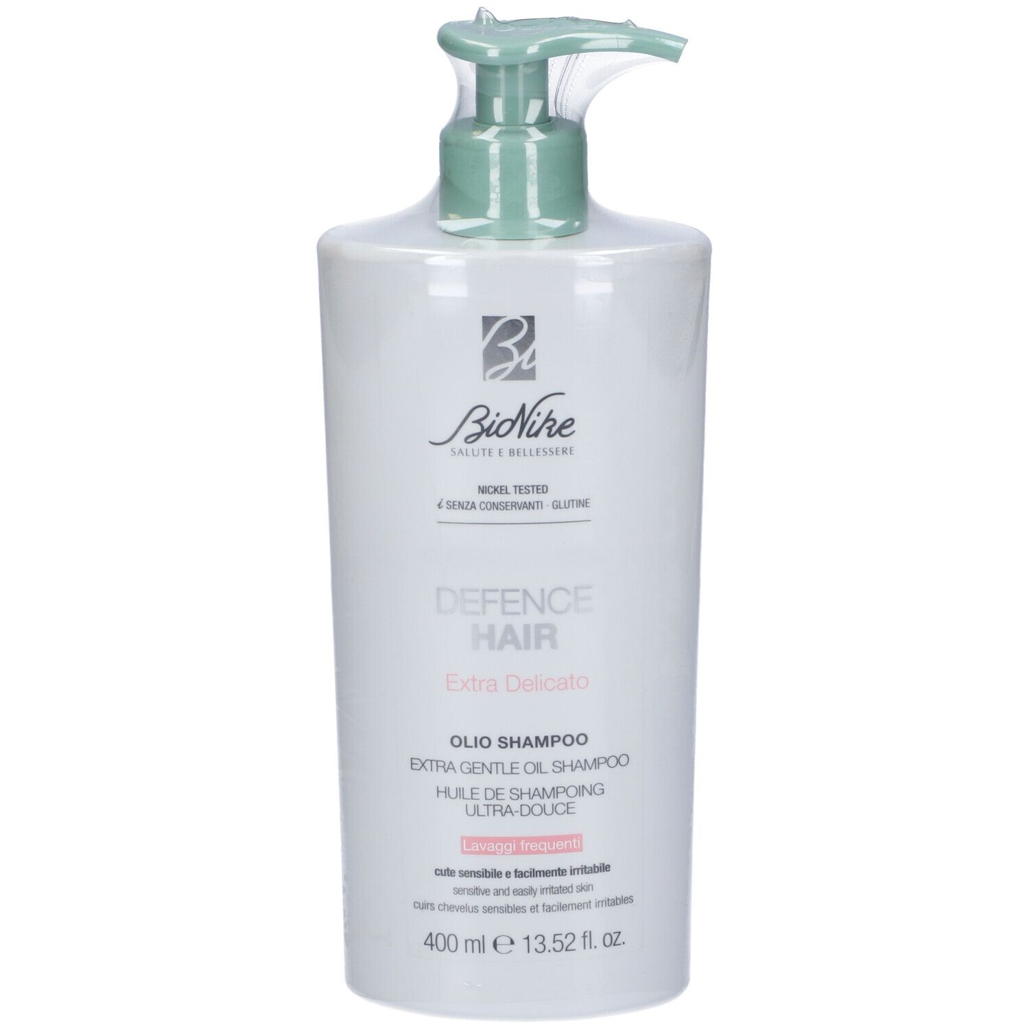Flacone di shampoo bianco con erogatore verde. Scritta: Defence Hair Extra Delicato. Marchio Bionike.