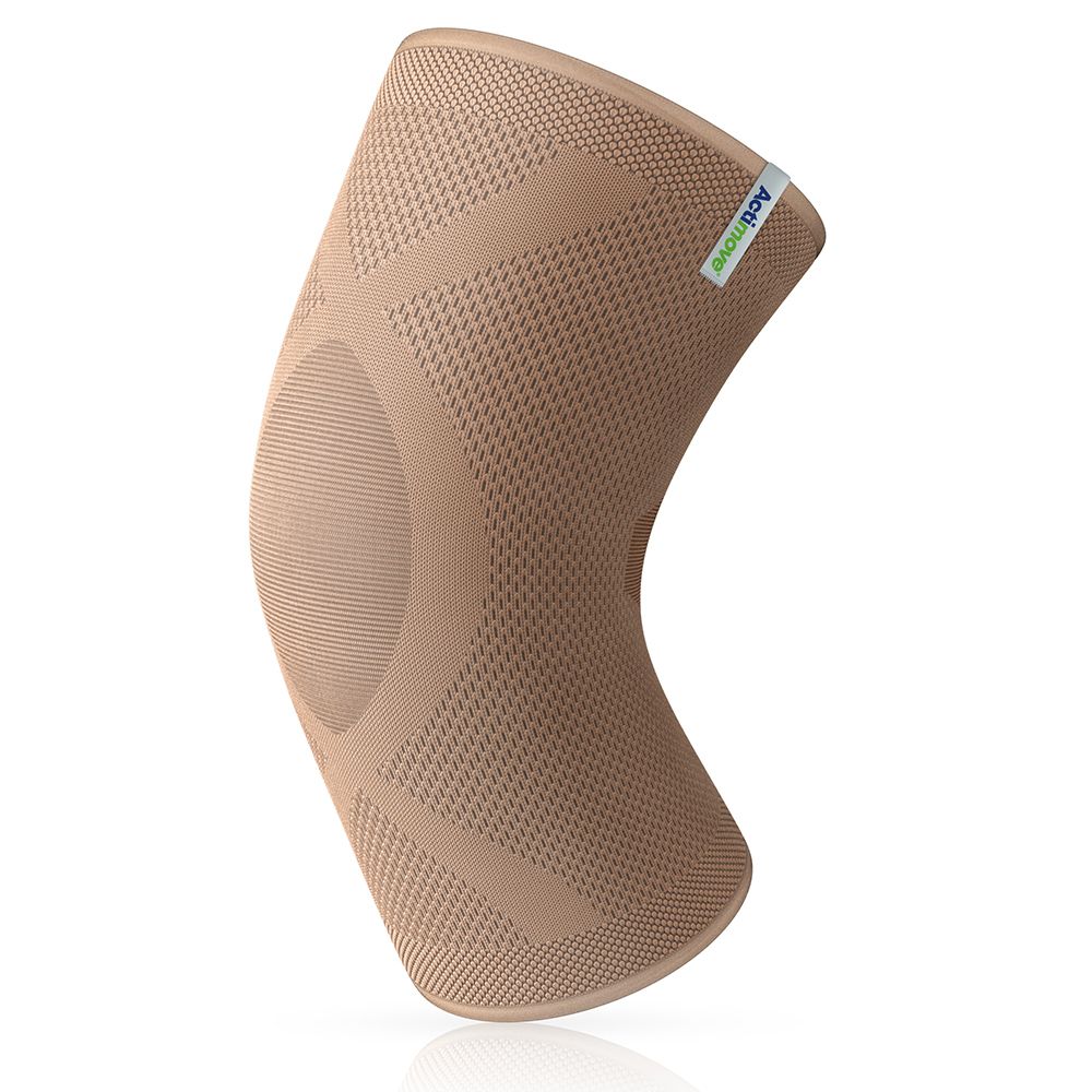 Beige Actimove Kniebandage. Geschlossene Patella, anatomische Form. Auf weißem Hintergrund.