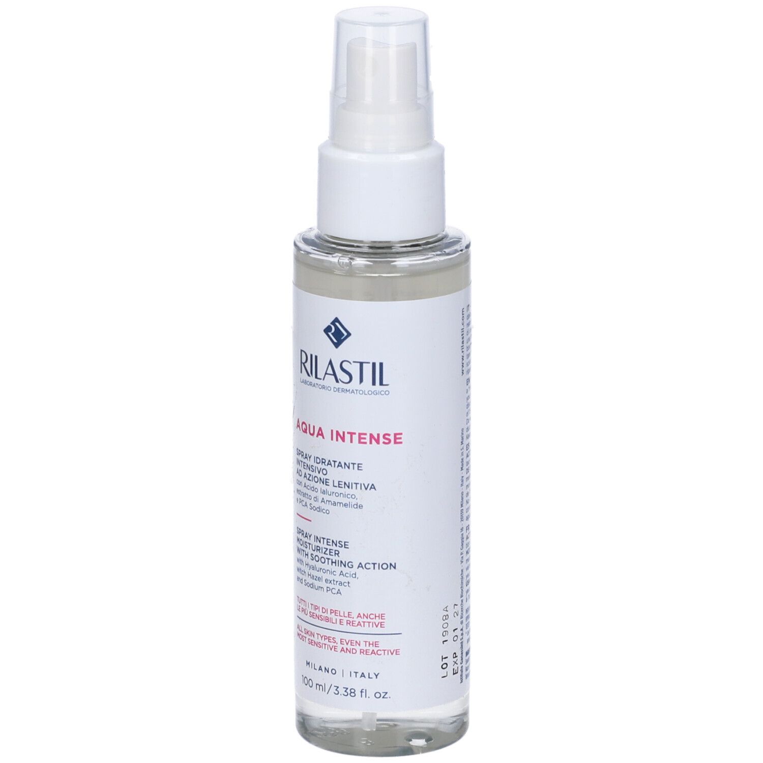 Rilastil Aqua Intense Spray. Flacone spray bianco con informazioni sul prodotto. Contenuto trasparente, erogatore bianco.
