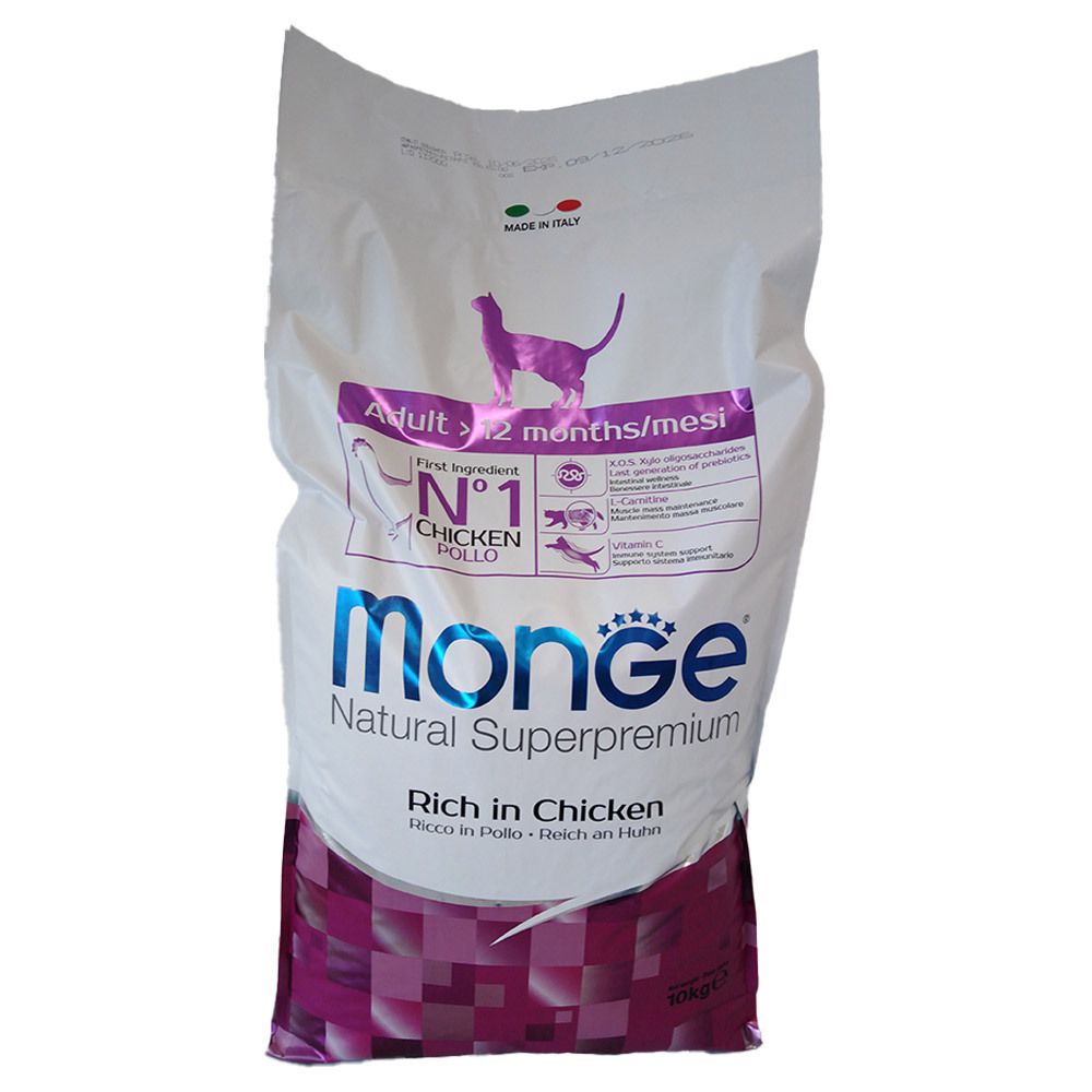Sacchetto di cibo per gatti Monge. Scritta: Adult >12 Mesi, Chicken Pollo. Logo e testo: Natural Superpremium. Prodotto in Italia.