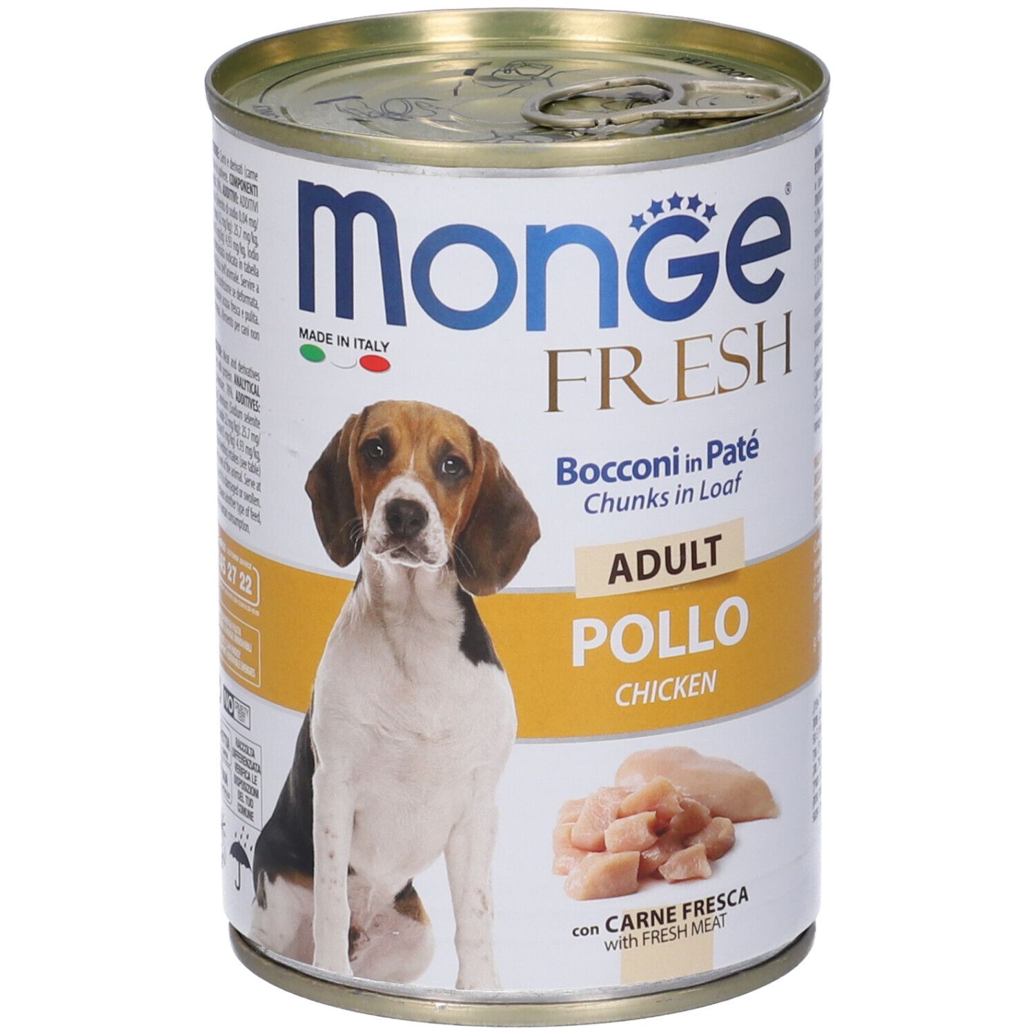 Lattina di cibo per cani con etichetta. Scritta: Monge Fresh Adult Pollo. Immagine di un cane e pollo.