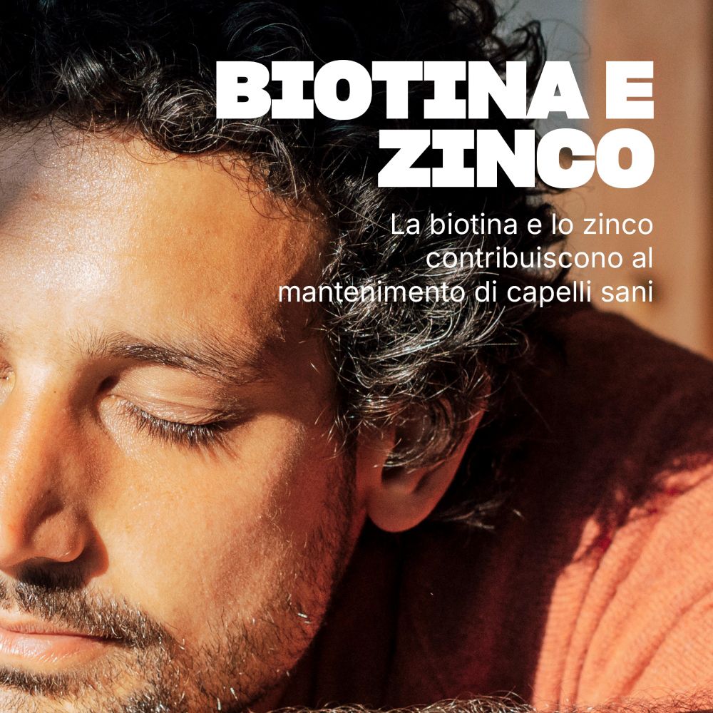 Nahaufnahme eines Mannes mit geschlossenen Augen. Text über Biotin und Zink für gesundes Haar.