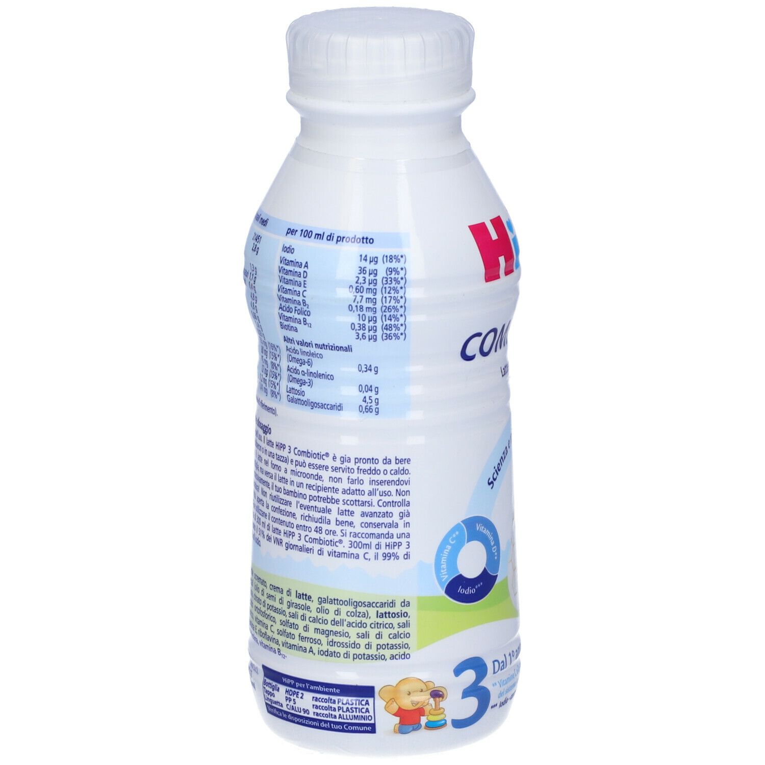 Retro della bottiglia con informazioni nutrizionali. Scritta: HIPP Combiotic. Contiene vitamine e minerali. Bottiglia di plastica.