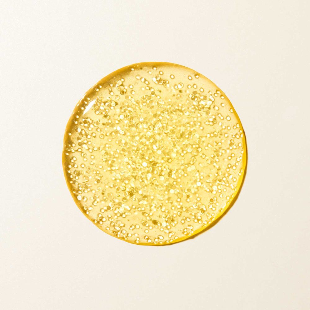 Macchia circolare di siero dorato. Con piccole particelle.