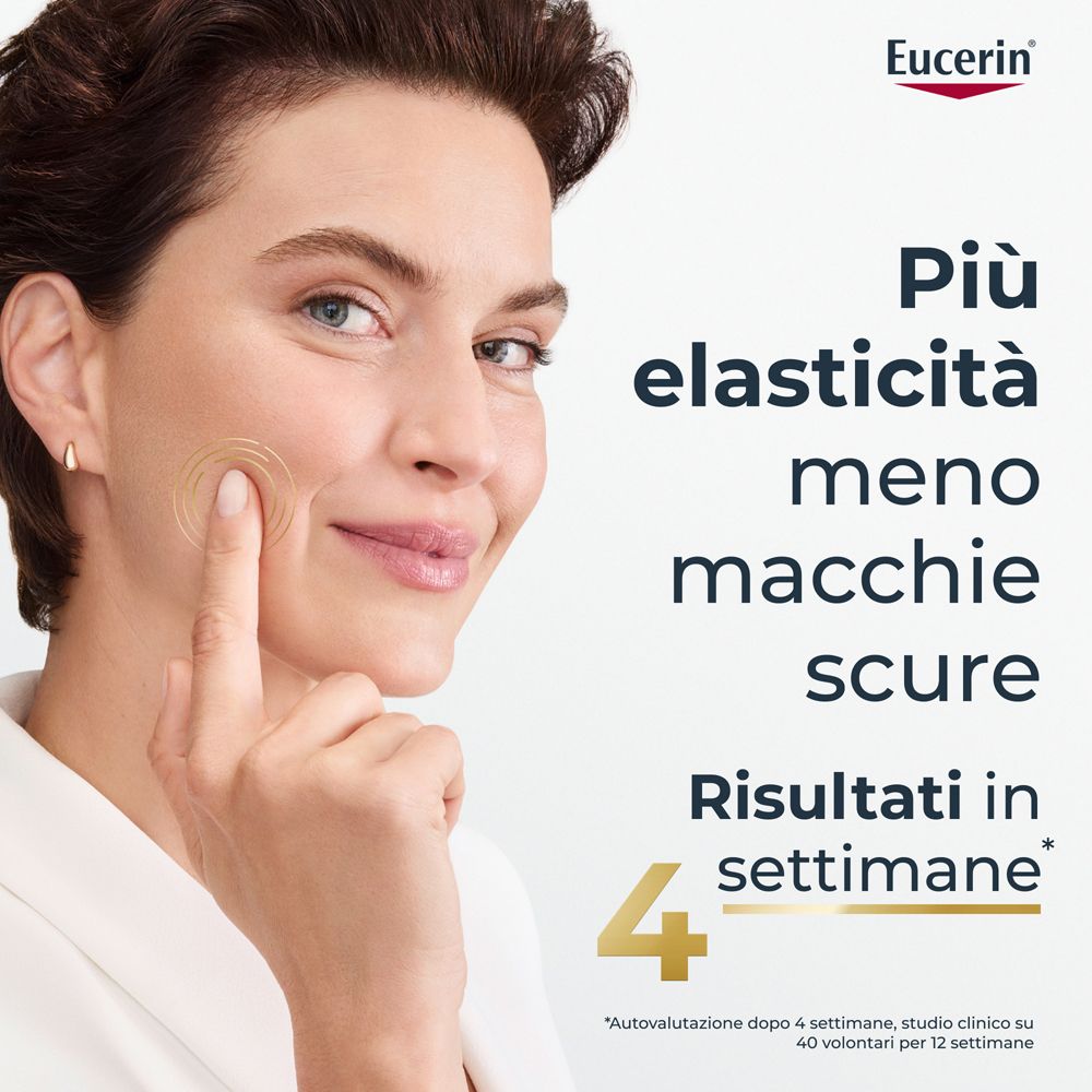 Femme touchant son visage. Texte : Plus d'élasticité, moins de taches. Résultats en 4 semaines.