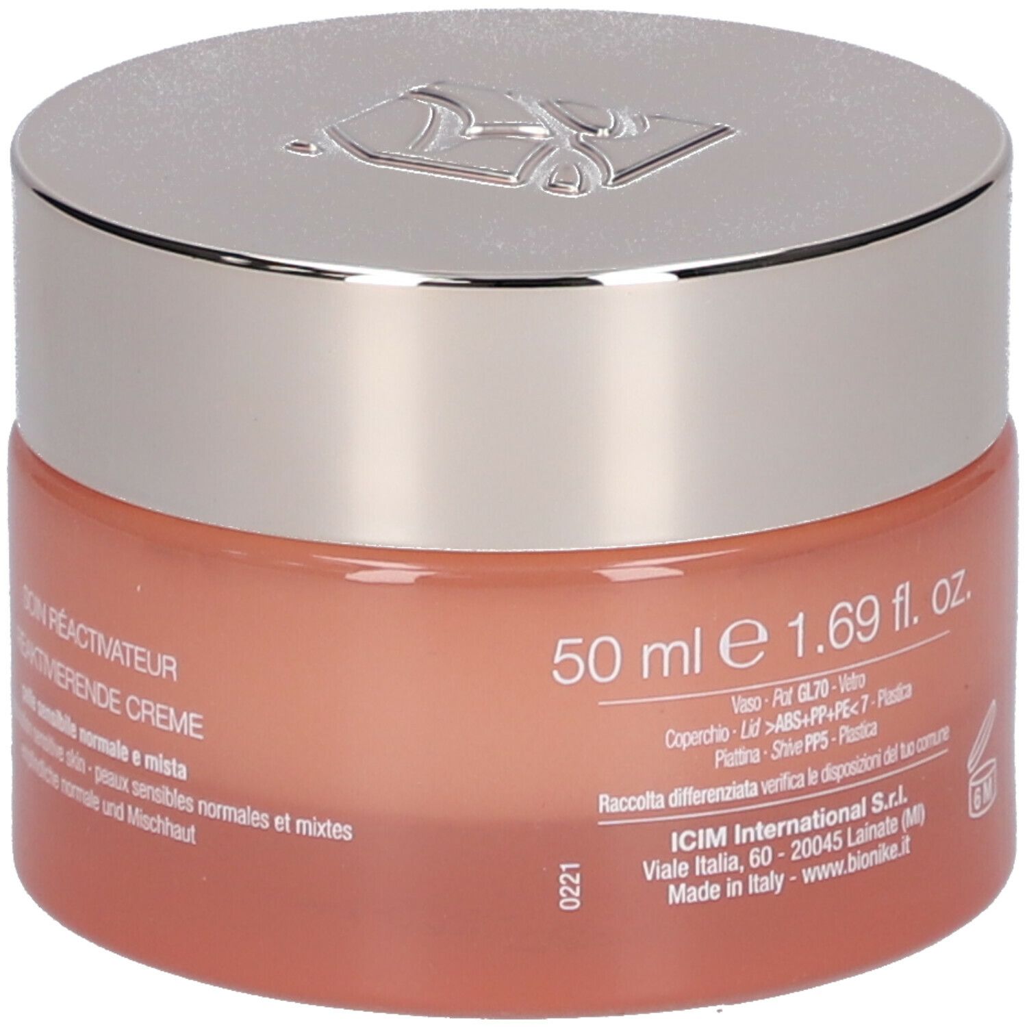 Vaso di crema con coperchio argentato. Scritta: Defence Skinergy, Crema Riattivante. Marchio: BioNike. 50 ml.