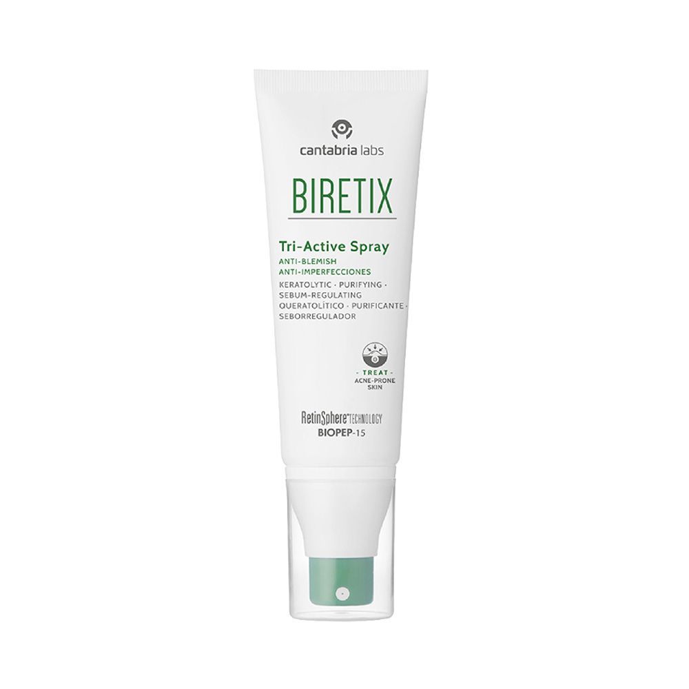 Flacone spray bianco con erogatore verde. Scritta: Biretix Tri-Active Spray. Logo: cantabria labs.