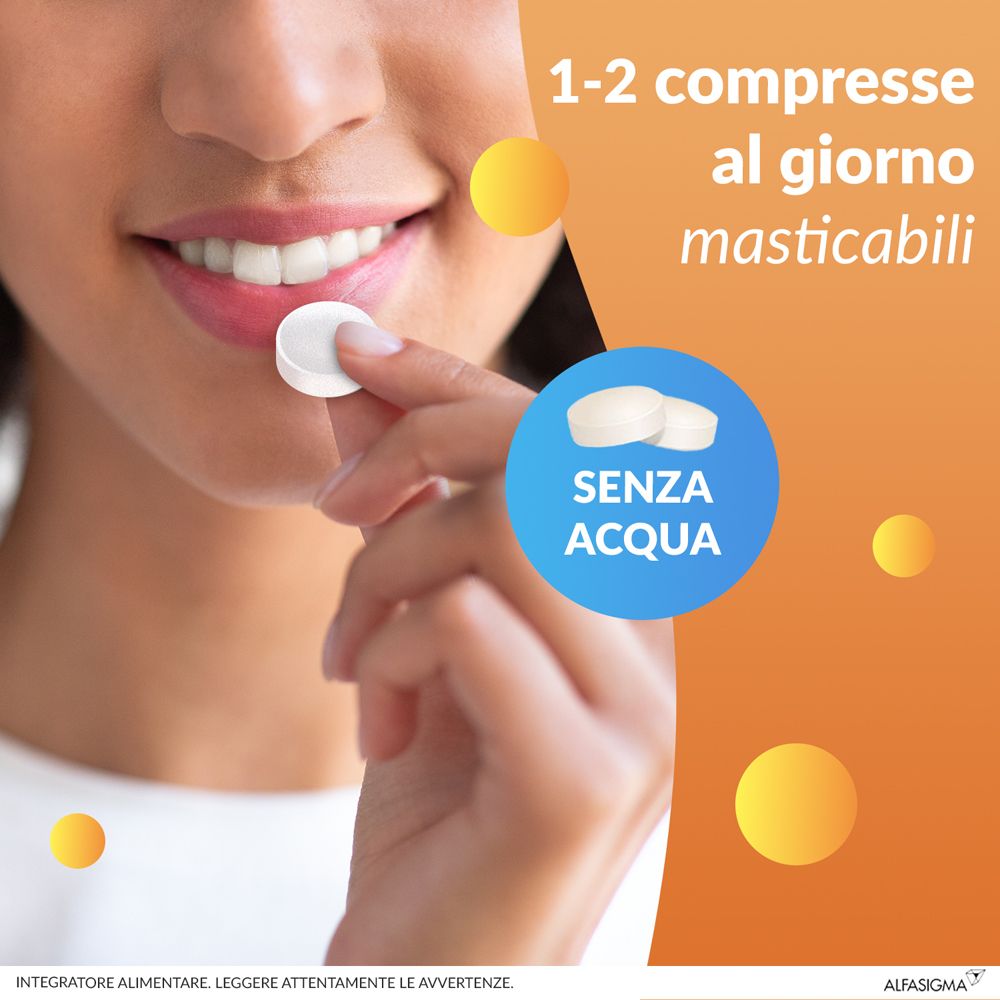 Donna prende una compressa. Testo: 1-2 compresse al giorno masticabili. Fumetto blu: SENZA ACQUA. Arancione.