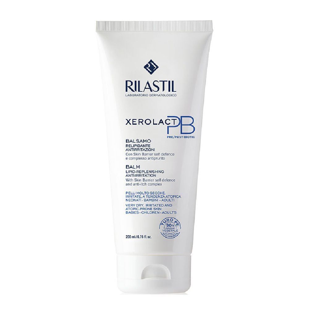 Tubo bianco con stampa blu. Contiene balsamo. Marchio: Rilastil. Testo: XEROLACT PB.