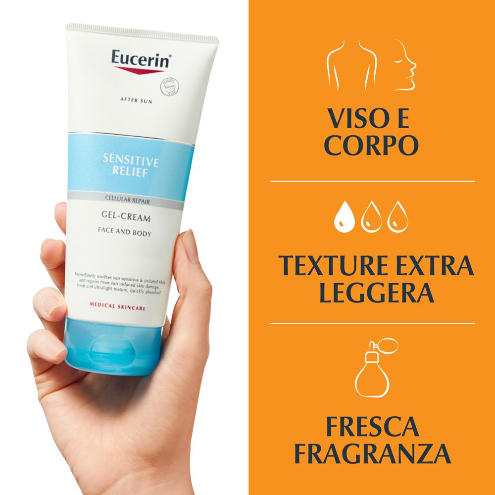 Mano con Eucerin After Sun. Testo: Viso e corpo, texture leggera, profumo fresco. Trattamento medico della pelle.