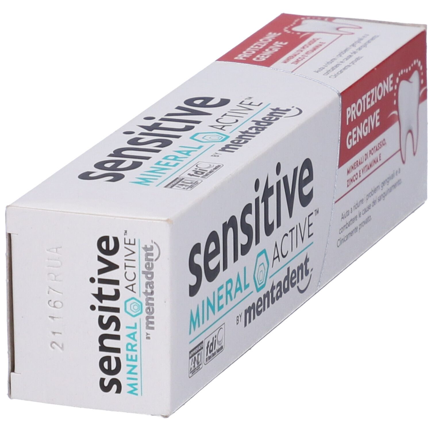 Scatola di dentifricio bianca con dettagli blu e rossi. Scritta: sensitive MINERAL ACTIVE by mentadent. Con simbolo del dente.