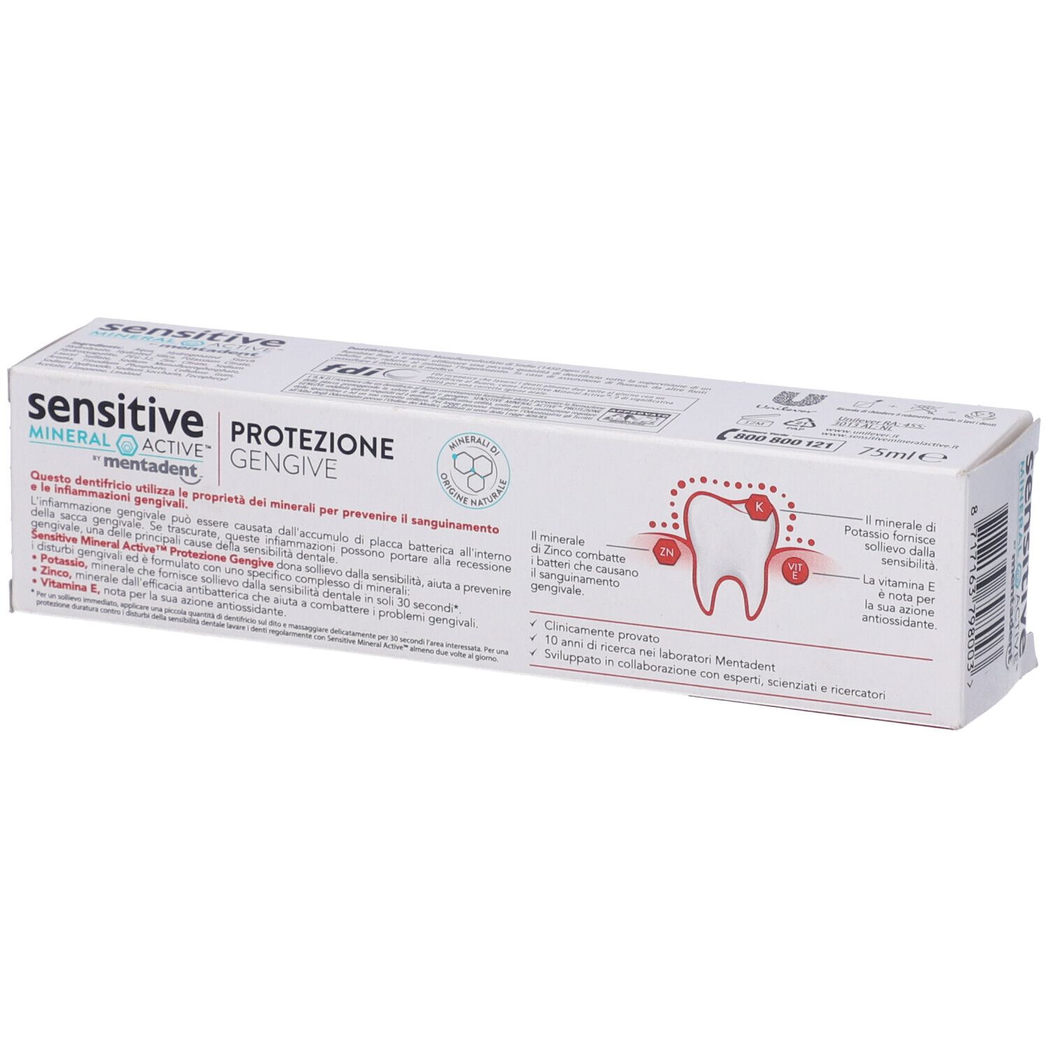 Scatola di dentifricio bianca con dettagli blu e rossi. Scritta: sensitive MINERAL ACTIVE by mentadent. Con simbolo del dente e testo.