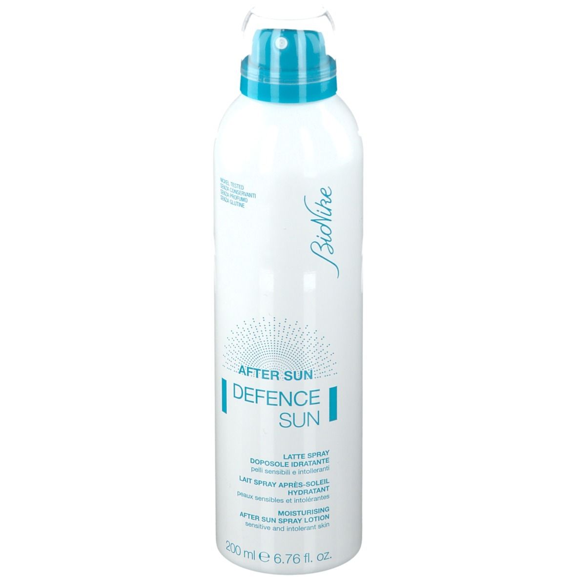 Spray bianco con erogatore blu. Scritta: After Sun Defence Sun, Latte Spray, 200 ml.
