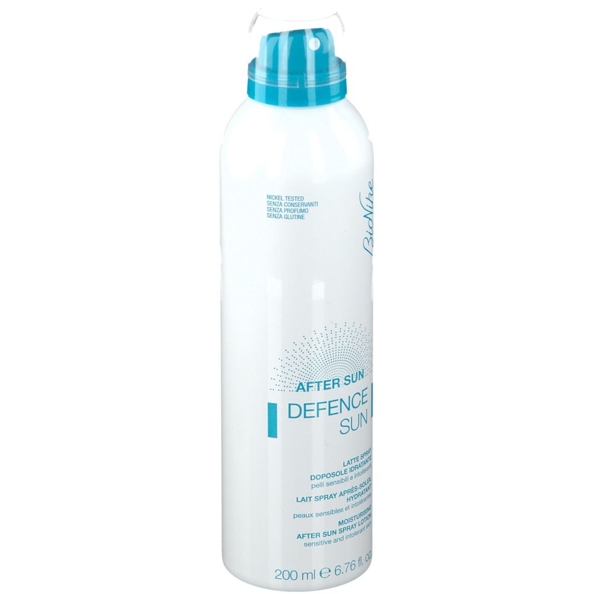 Spray bianco con erogatore blu. Scritta: After Sun Defence Sun, Latte Spray, 200 ml.