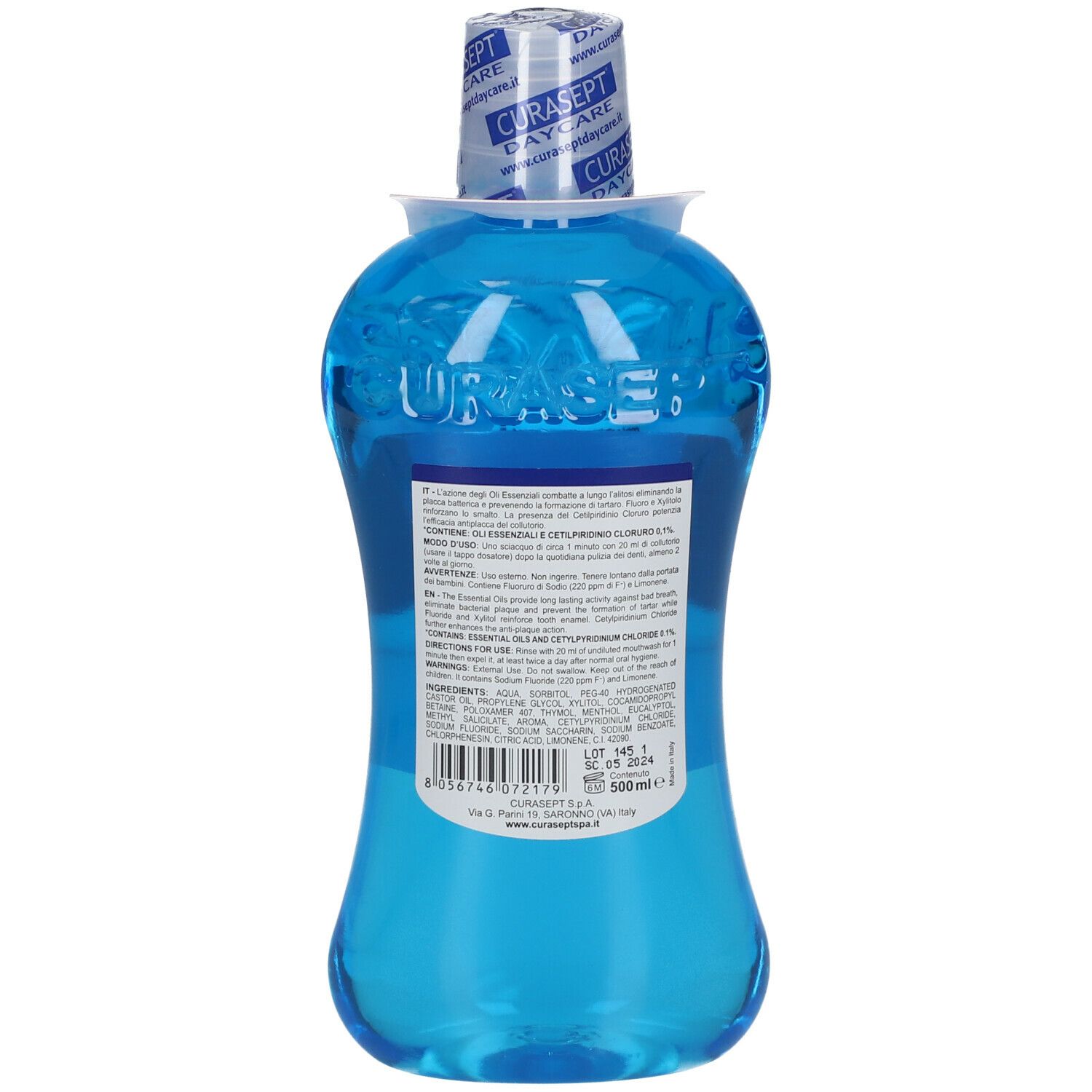 Retro di un flacone blu di collutorio. Scritta: CURASEPT. Testo in più lingue.