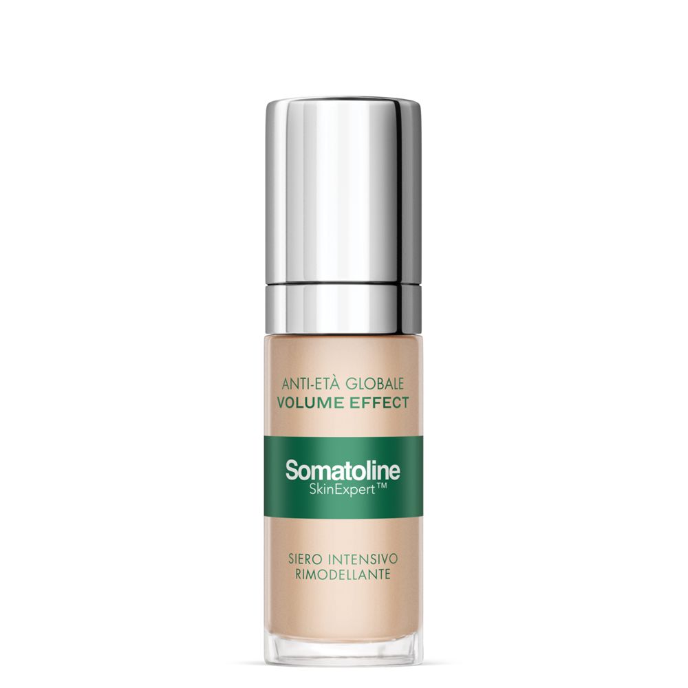 Flacone di siero con tappo argentato. Scritta: Anti-età globale, Volume Effect, Somatoline SkinExpert, Siero intensivo rimodellante.