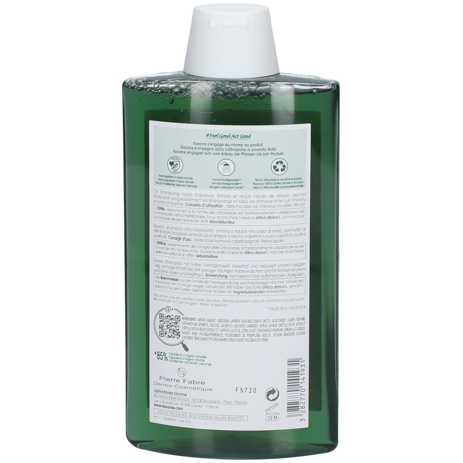 Rückseite der grünen Shampoo-Flasche. Text und Logos auf weißem Etikett. Informationen zum Produkt.