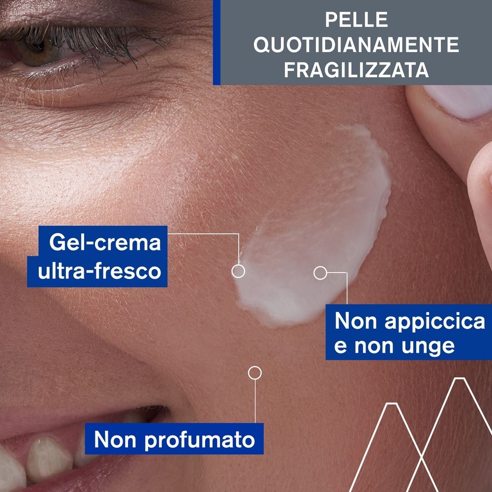Primo piano di un viso. Gel-crema applicato. Testo: Gel-crema ultra-fresco, Non appiccica e non unge, Non profumato.
