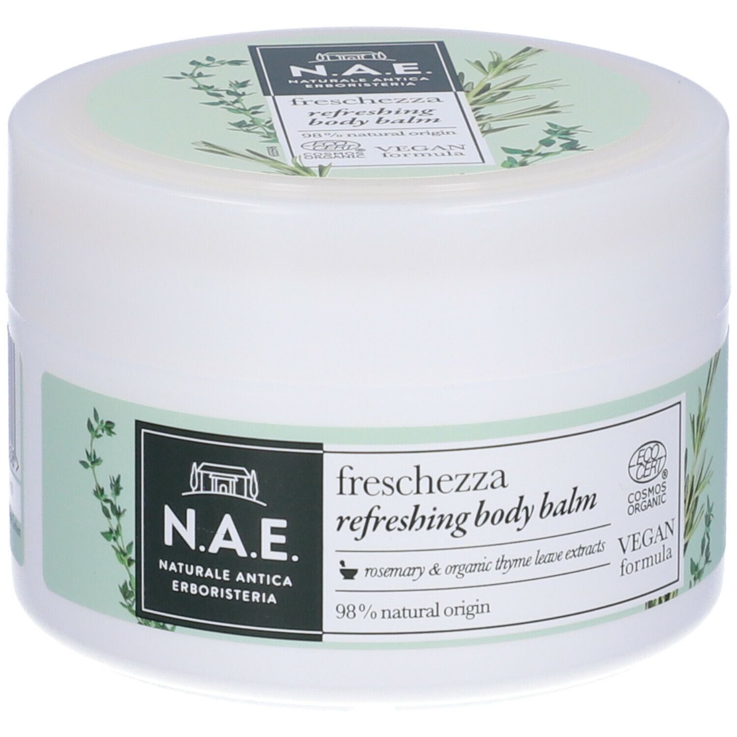 Vasetto bianco con etichetta verde. Scritta: N.A.E., Freschezza, Refreshing Body Balm. Sigillo vegano. 98% origine naturale.