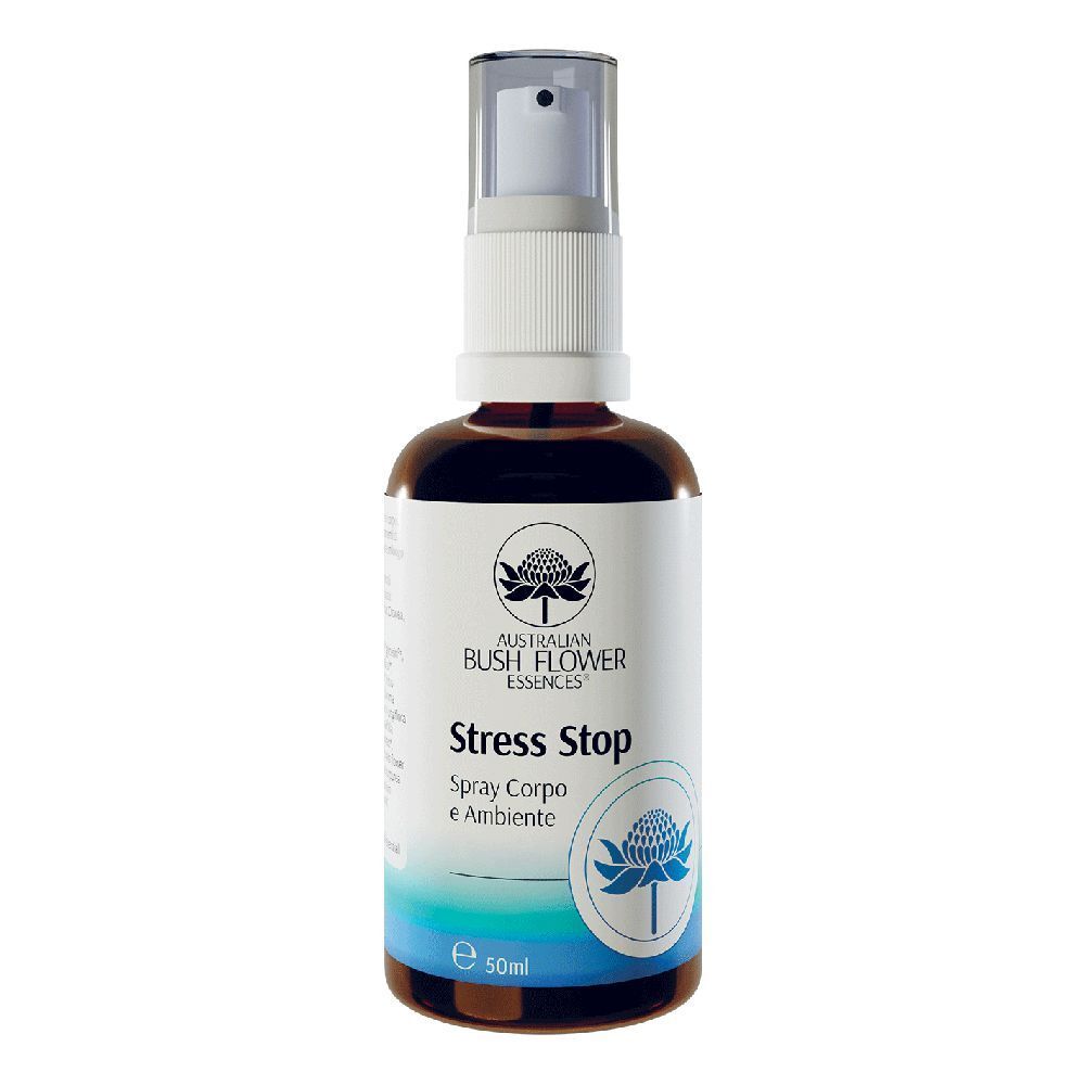 Flacone in vetro marrone con vaporizzatore. Scritta: Stress Stop, Spray Corpo e Ambiente. Logo floreale.
