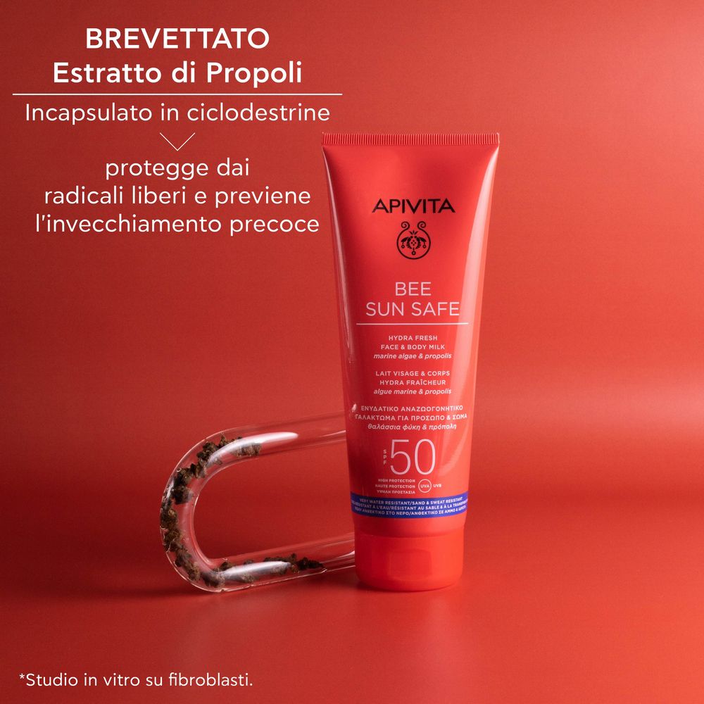 Tubo rosso APIVITA BEE SUN SAFE. Testo: Hydra Fresh Face & Body Milk SPF50. Brevetto: Estratto di propoli. Protegge dai radicali liberi.