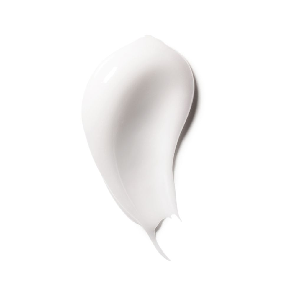 Prodotto bianco, consistenza cremosa. Su sfondo bianco. A forma di goccia.