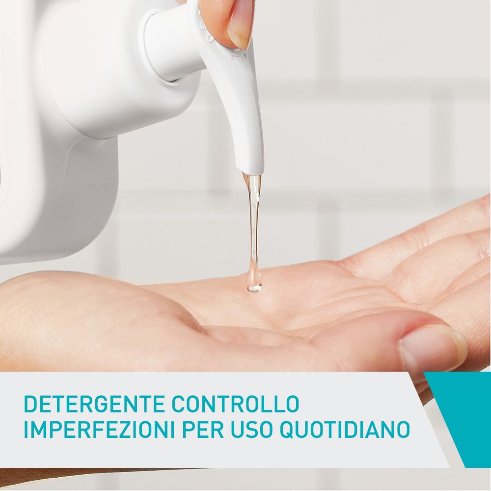 Mano con prodotto. Testo: Detergente Controllo Imperfezioni per uso quotidiano.